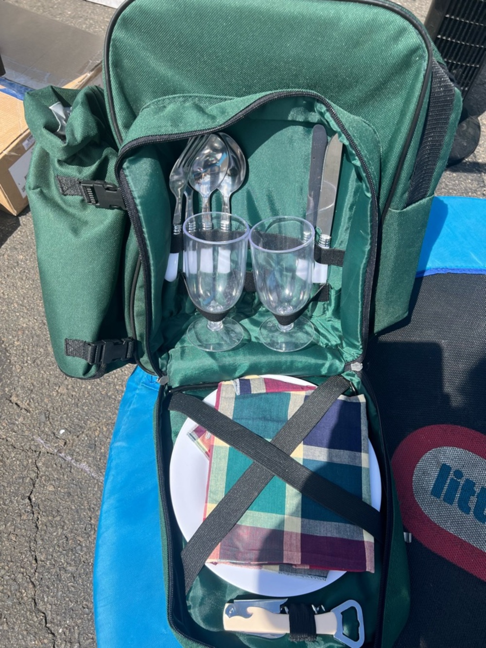 Picnic Time Insulated Backpack with Wine Holder. 2 people cutlery set up. NWOT